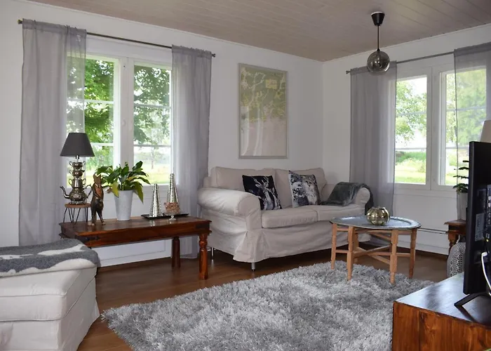 וילה Skogsbacka Torp *